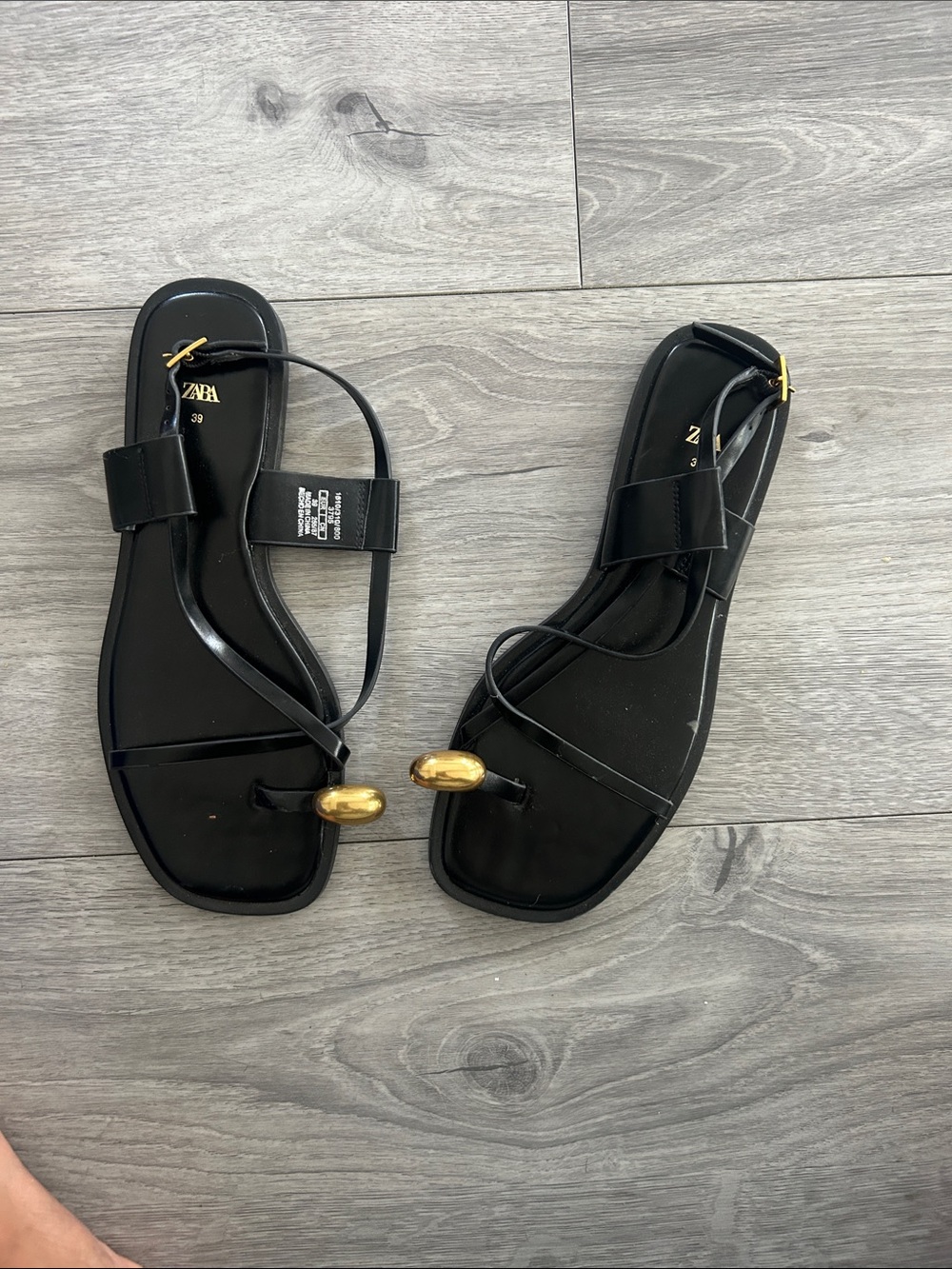 Zara Black Flat Strappy Leather Toe-Ring Sandals with Gold Detail Sz 39 - Picture 6 of 12